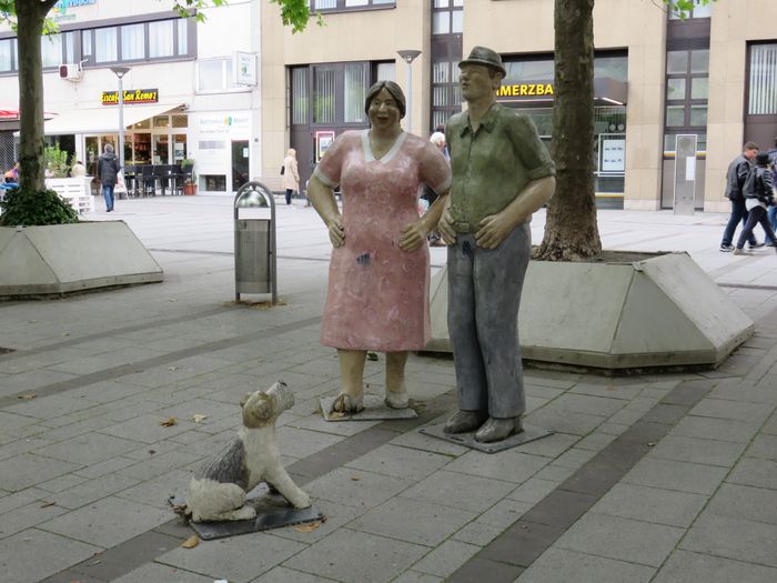 Christel Lechner: 'Tanzendes Paar mit Hund', Ansicht 1