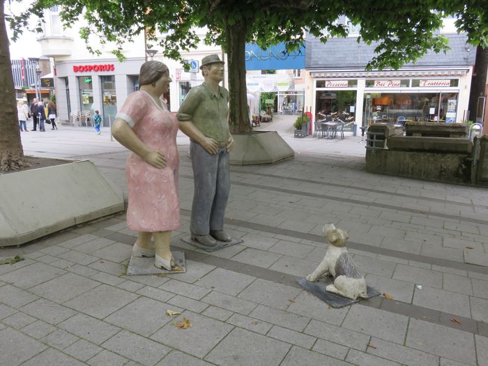Christel Lechner: 'Tanzendes Paar mit Hund', Ansicht 2