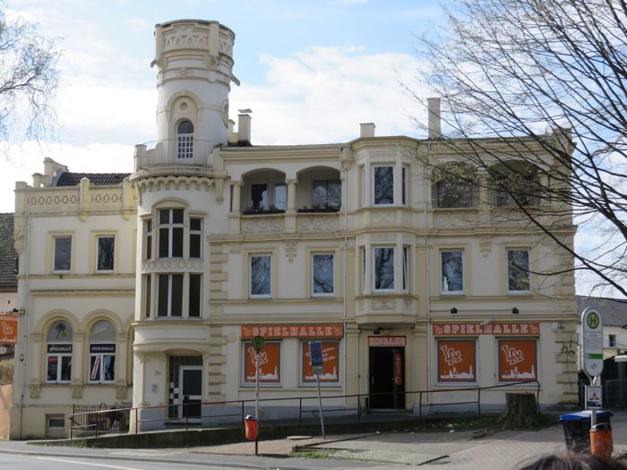 auffälliger Bau am Bahnhof Langendreer-West