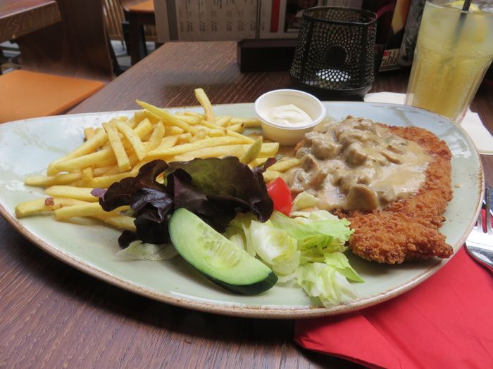 Champignon-Rahm-Schnitzel (8,95€)