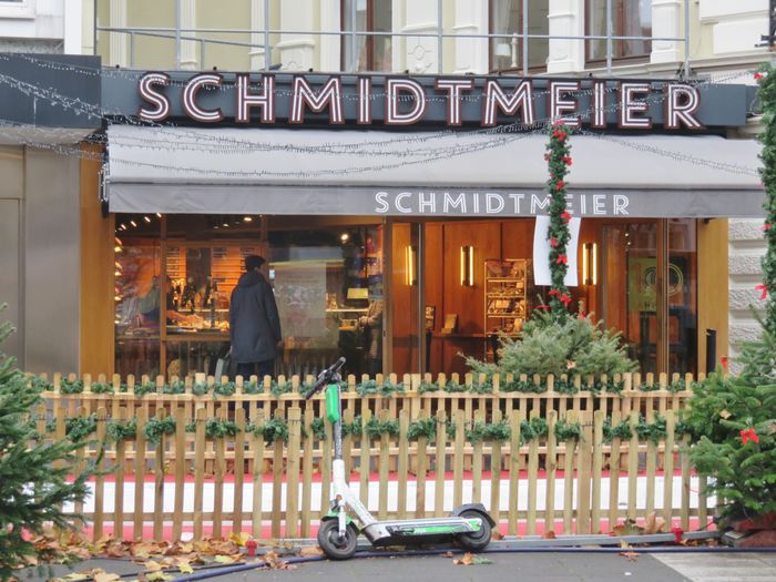 Während des Weihnachtsmarkts eingezäunt