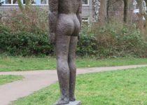 Bild zu Stehender Mann - Skulptur im Hoetger Park
