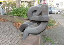 Bild zu 1994 Hinsetzen - Skulptur in Wellinghofen