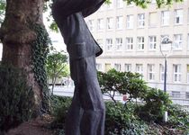Bild zu Alter Bergmann mit Grubenlampe - Skulptur