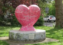 Bild zu Herz-Skulptur - Ferienprojekt