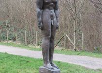 Bild zu Stehender Mann - Skulptur im Hoetger Park