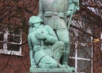 Bild zu Dortmund Huckarde - Kriegerdenkmal an der Kirche