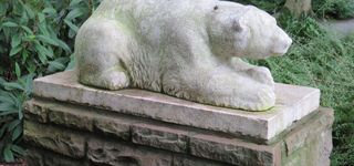 Bild zu Eisbär - Skulptur im Zoo