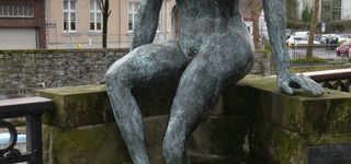 Bild zu Brunnenmädchen - Skulptur