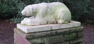 Bild zu Eisbär - Skulptur im Zoo