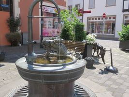 Bild zu Blauer- / Guter-Montag-Brunnen - Spielbrunnen