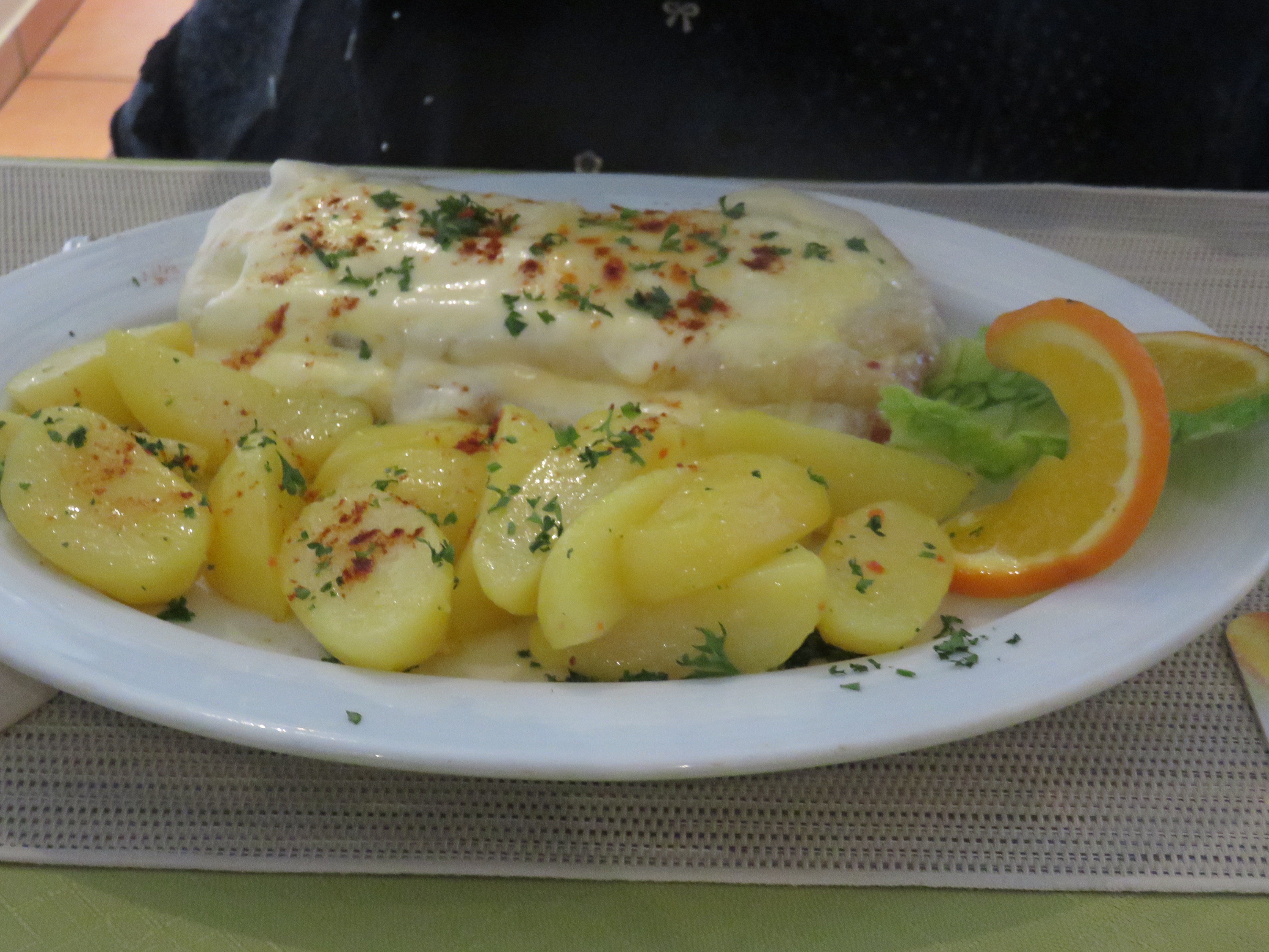 Krüstchen, überbacken mit Spargel (14,50€)