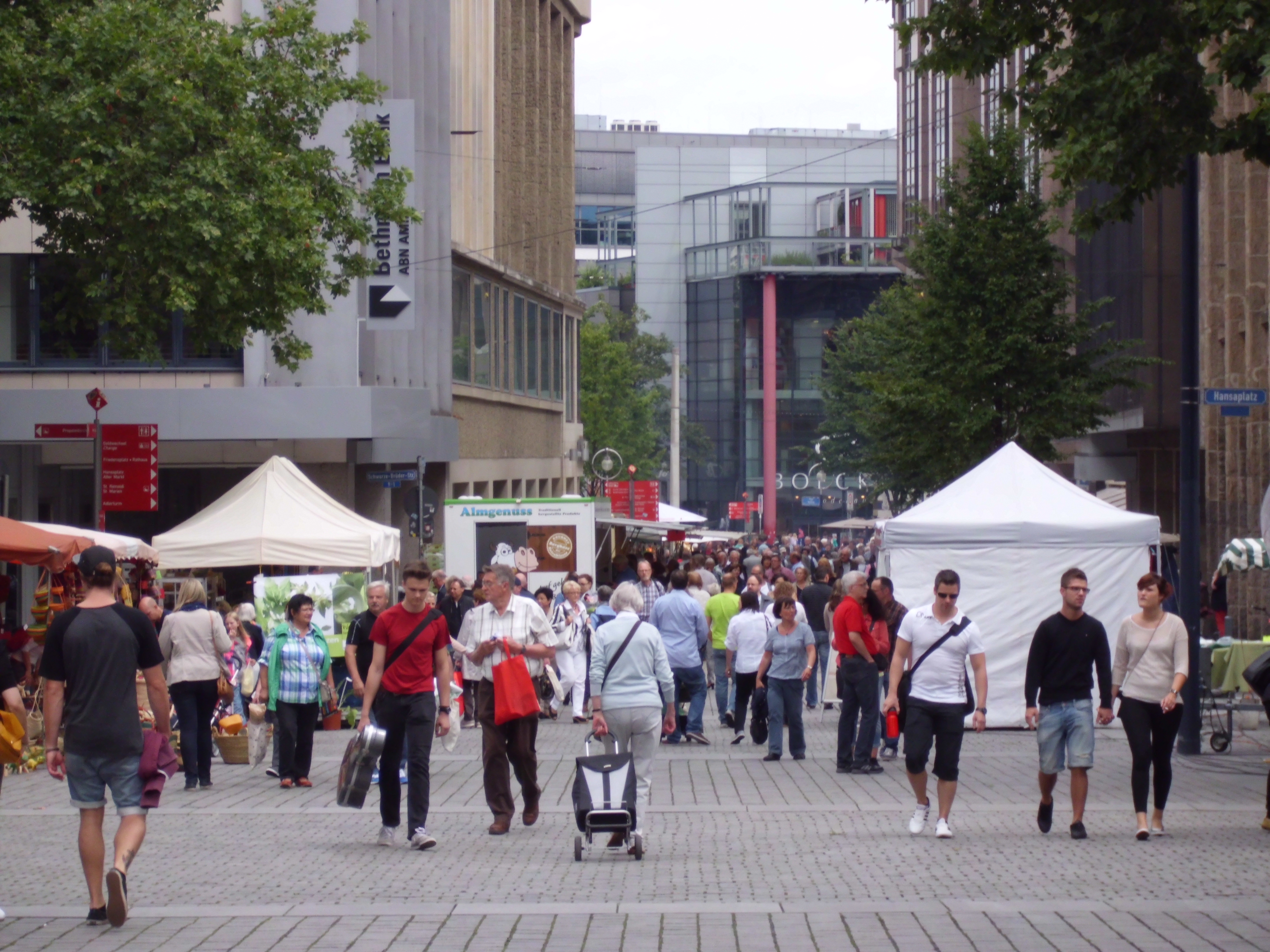 Hansastraße, Wochenmarkt