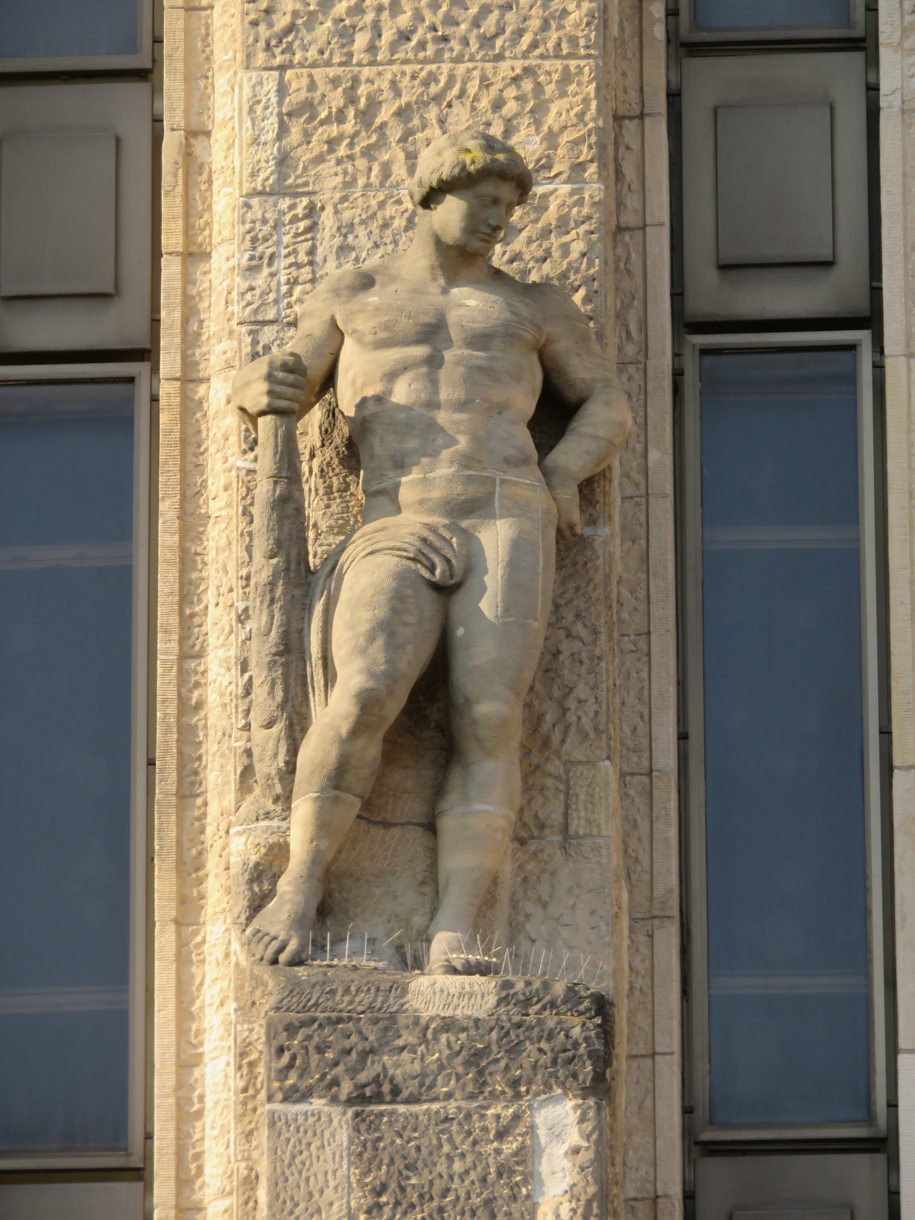 Herkules, Fassade zum Hansaplatz