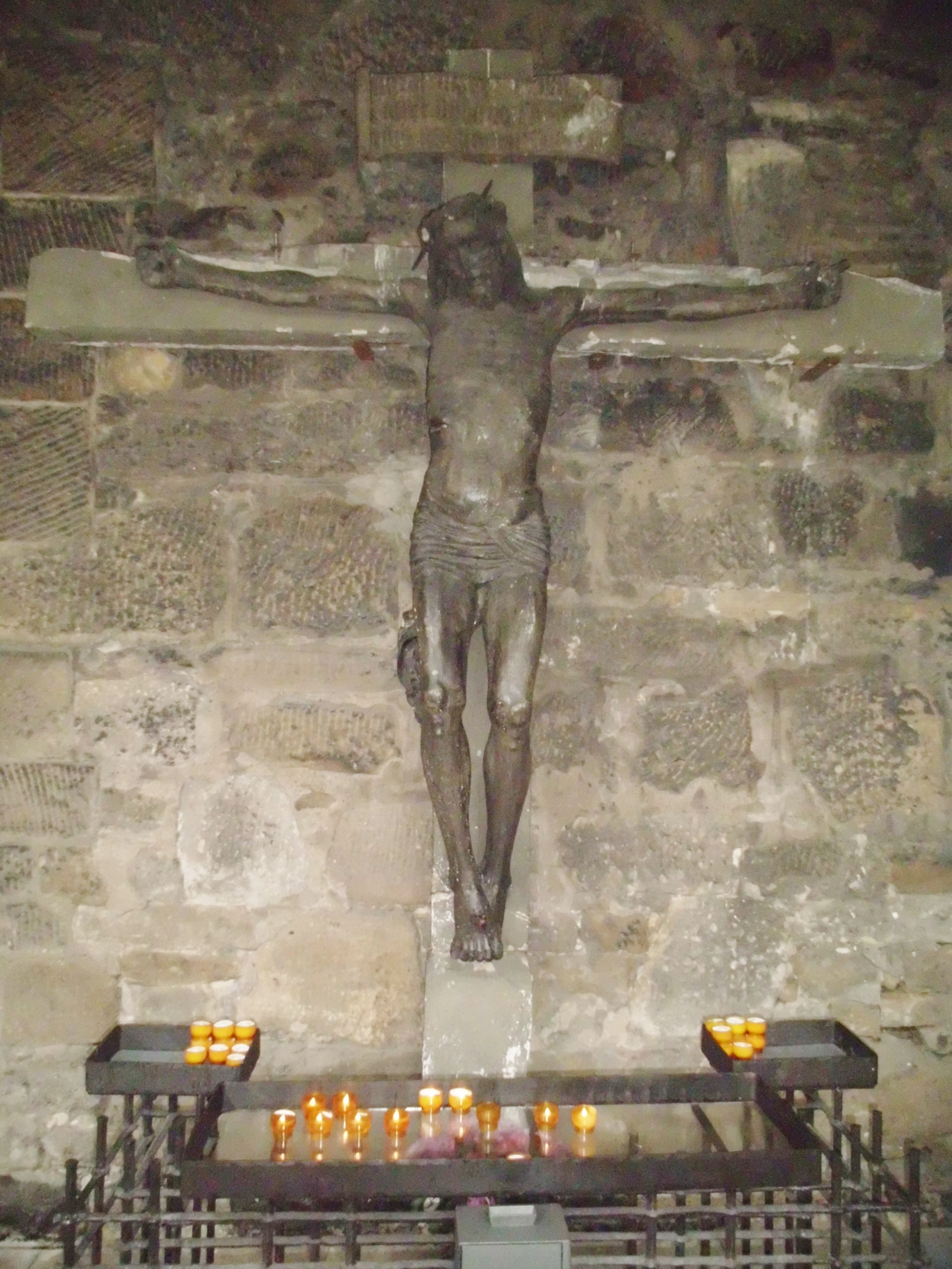 Kruzifix im Kreuzgang (vom alten Friedhof)