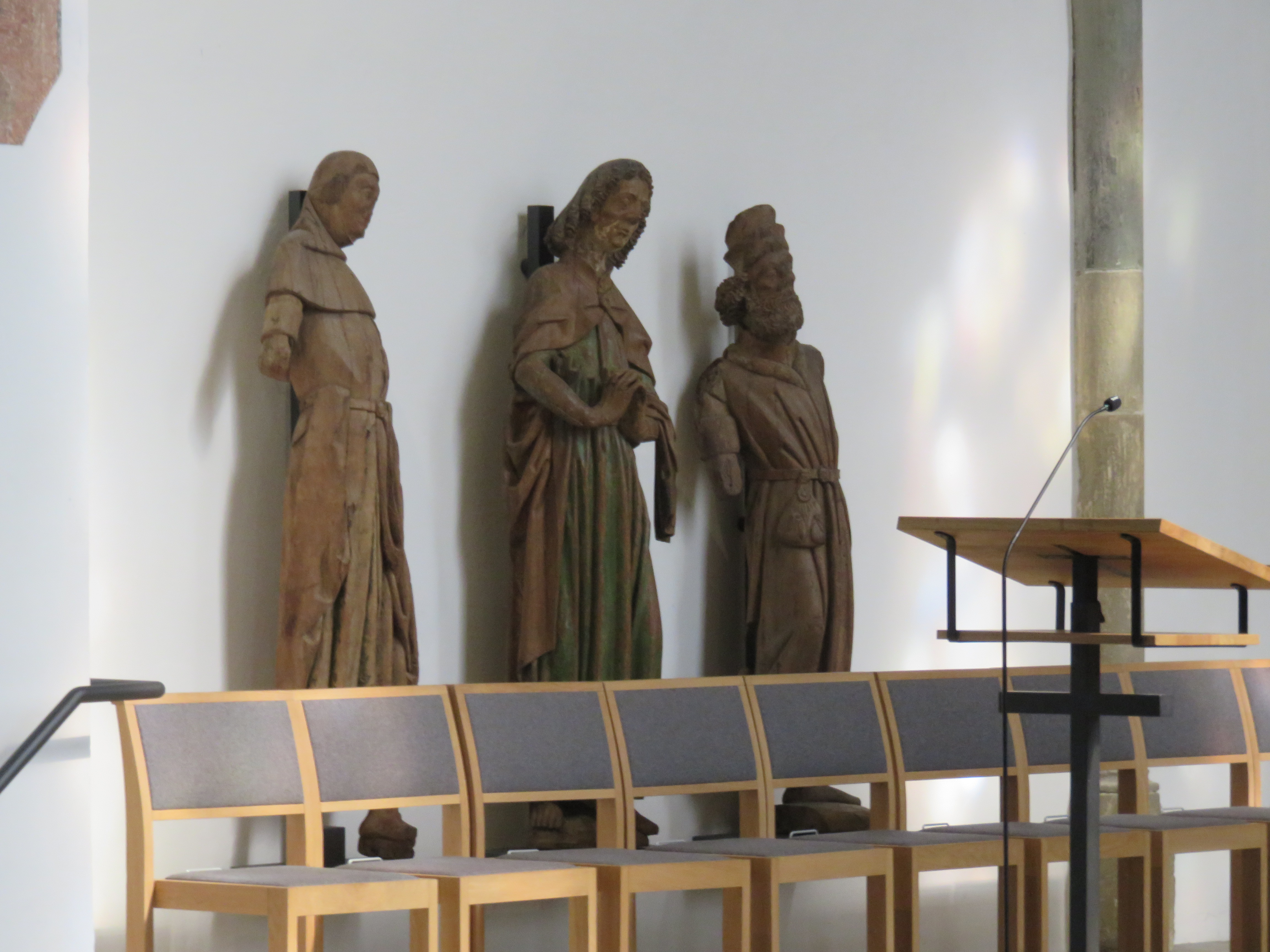 Große Heiligenfiguren aus Holz