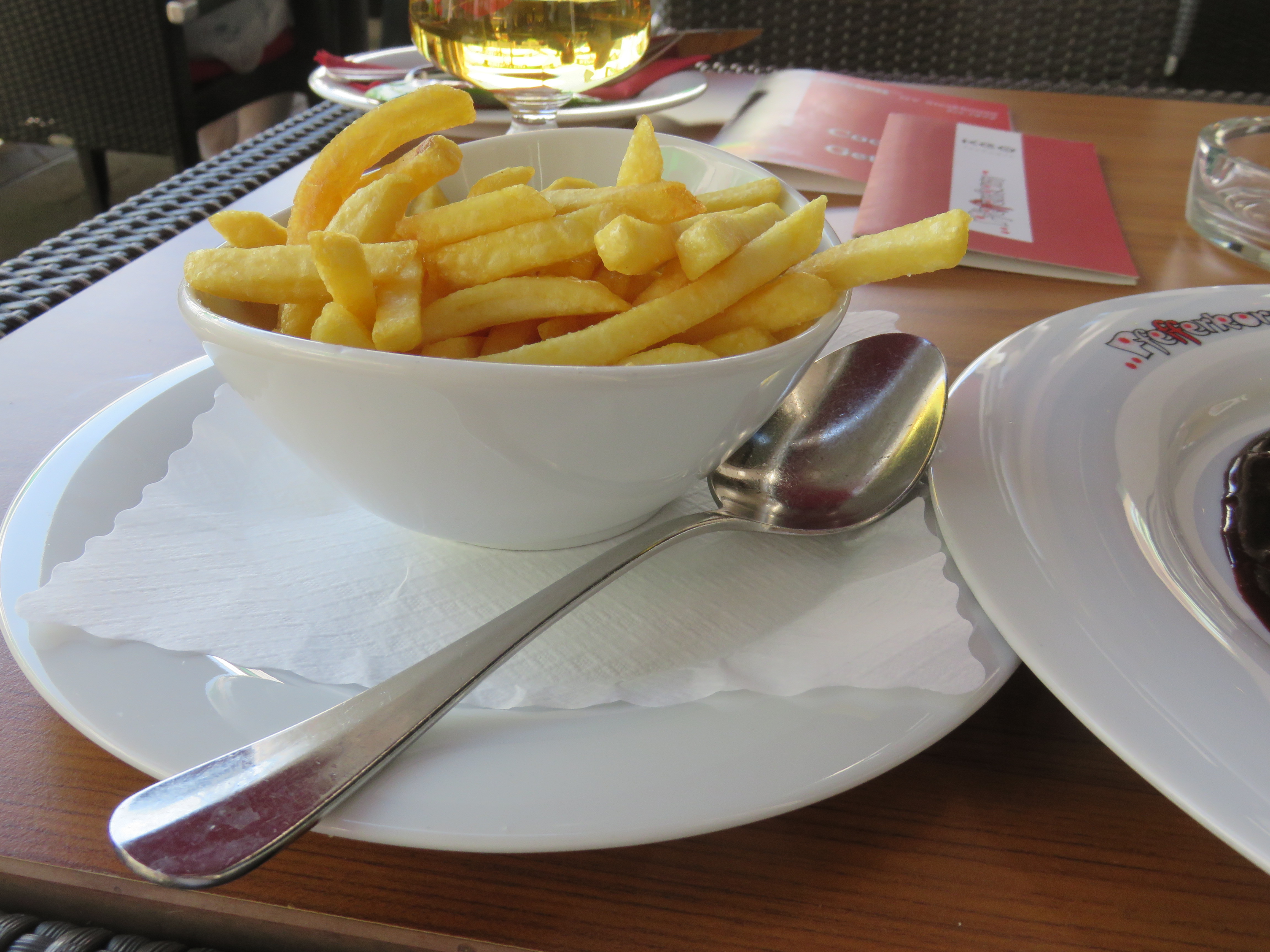 Pommes als Beilage