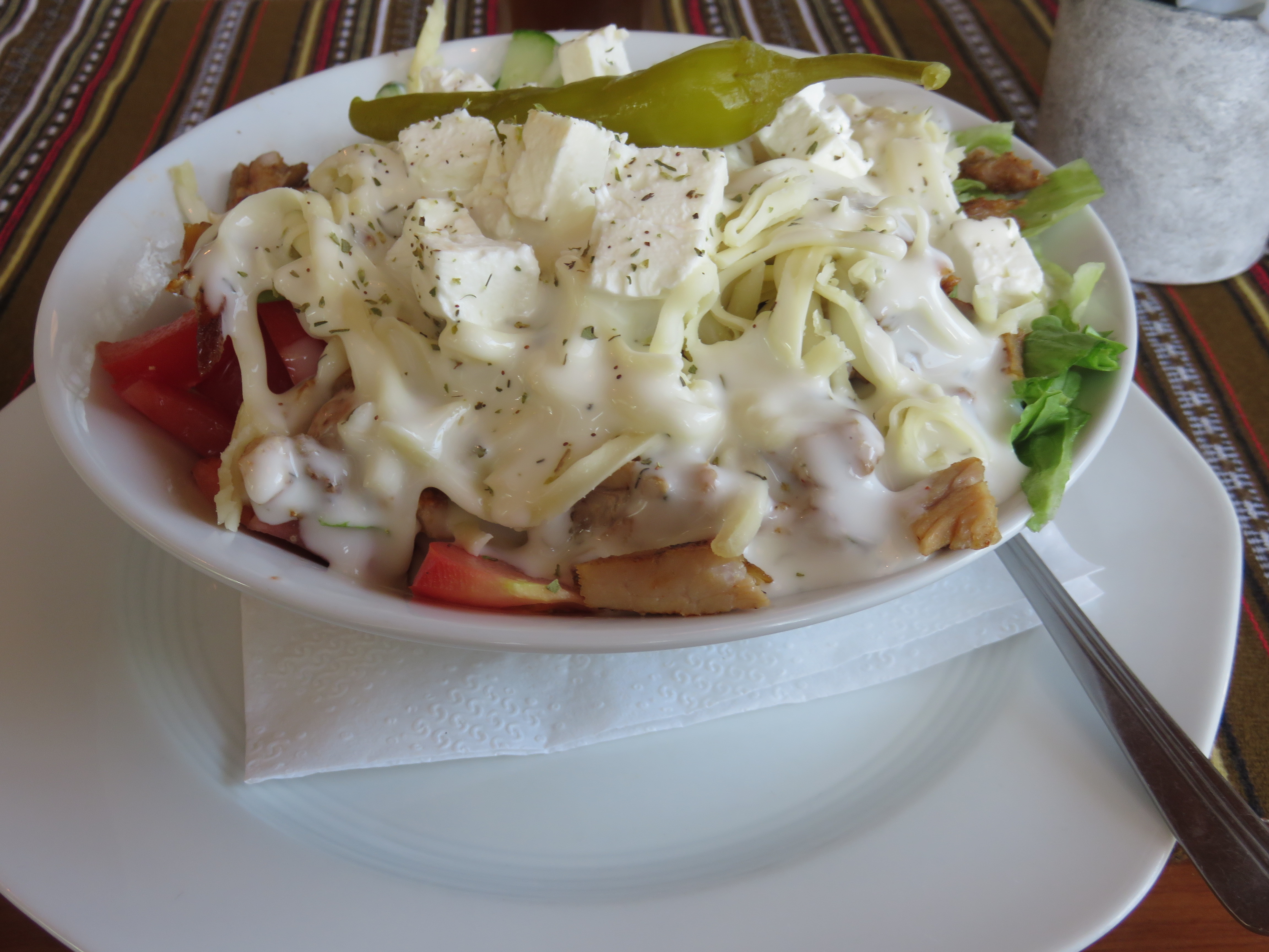 großer Hellas Salat mit Gyrosfleisch (6,50€)