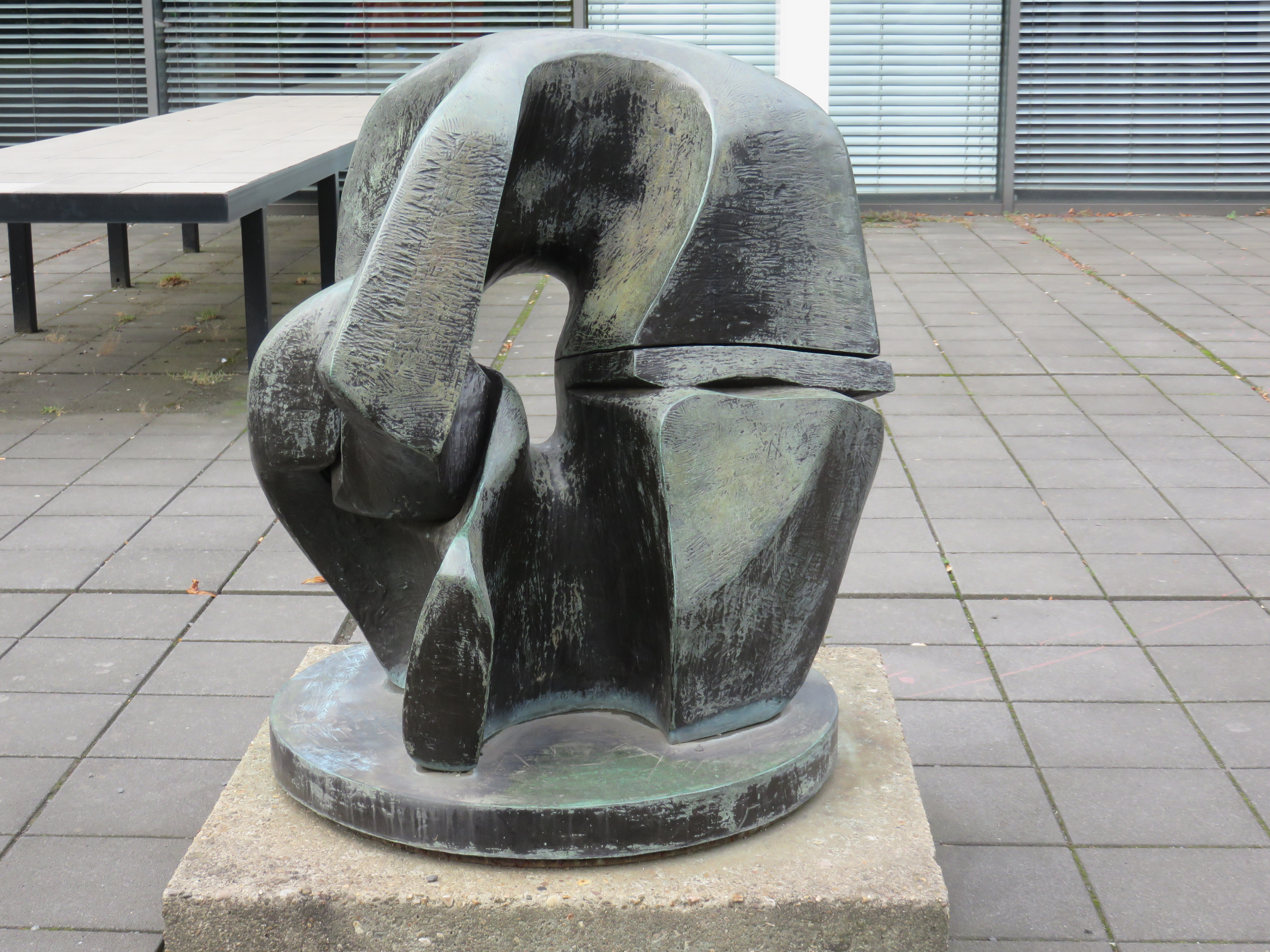Henry Moore 'Verschlußstück' (beweglich)
