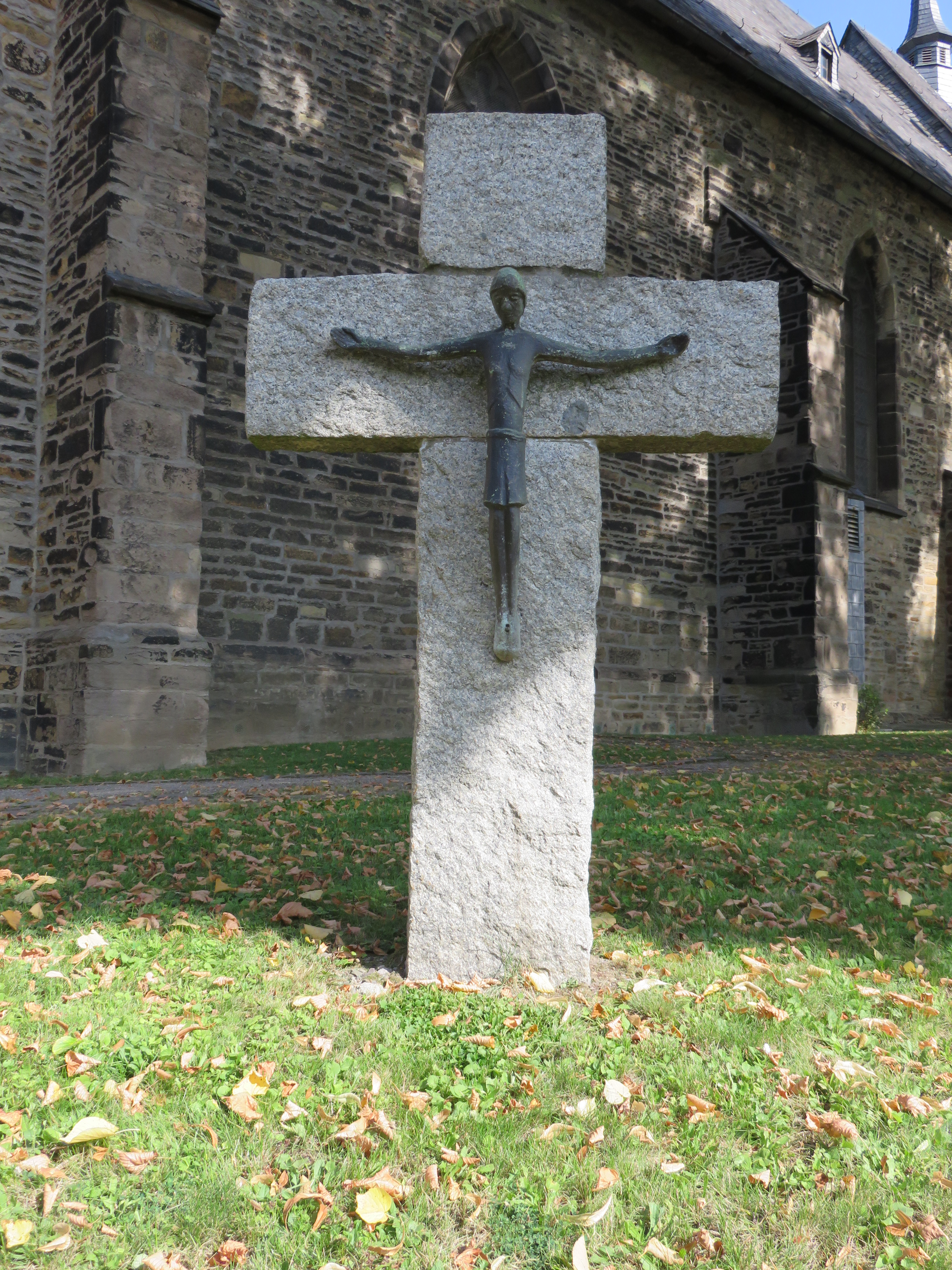 Kruzifix auf dem Kirchhof