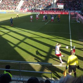 beim Spiel Jahn gegen HSV