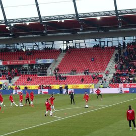 beim Spiel Jahn gegen HSV