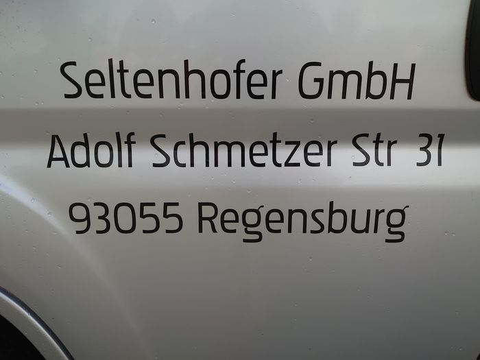 Aufschrift auf Kleinbus