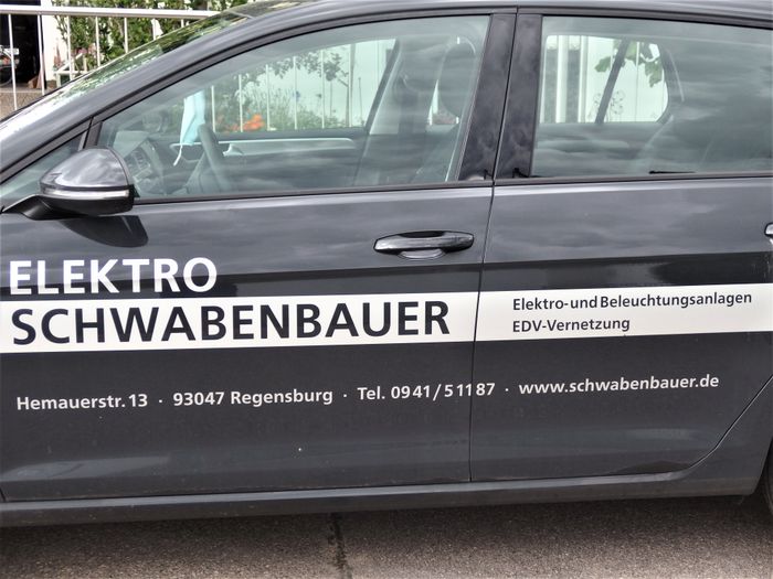 Aufschrift auf Firmenauto