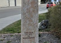 Bild zu Alfons-Goppel-Stele in Reinhausen