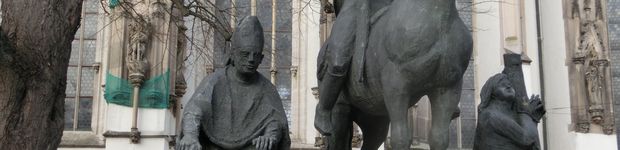 Bild zu Statuen der Heiligen Simpert, Ulrich von Augsburg (Mitte) und Afra von Augsburg