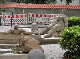 Bild zu Peter Lenk Brunnen - Konstanzer Triumphbogen