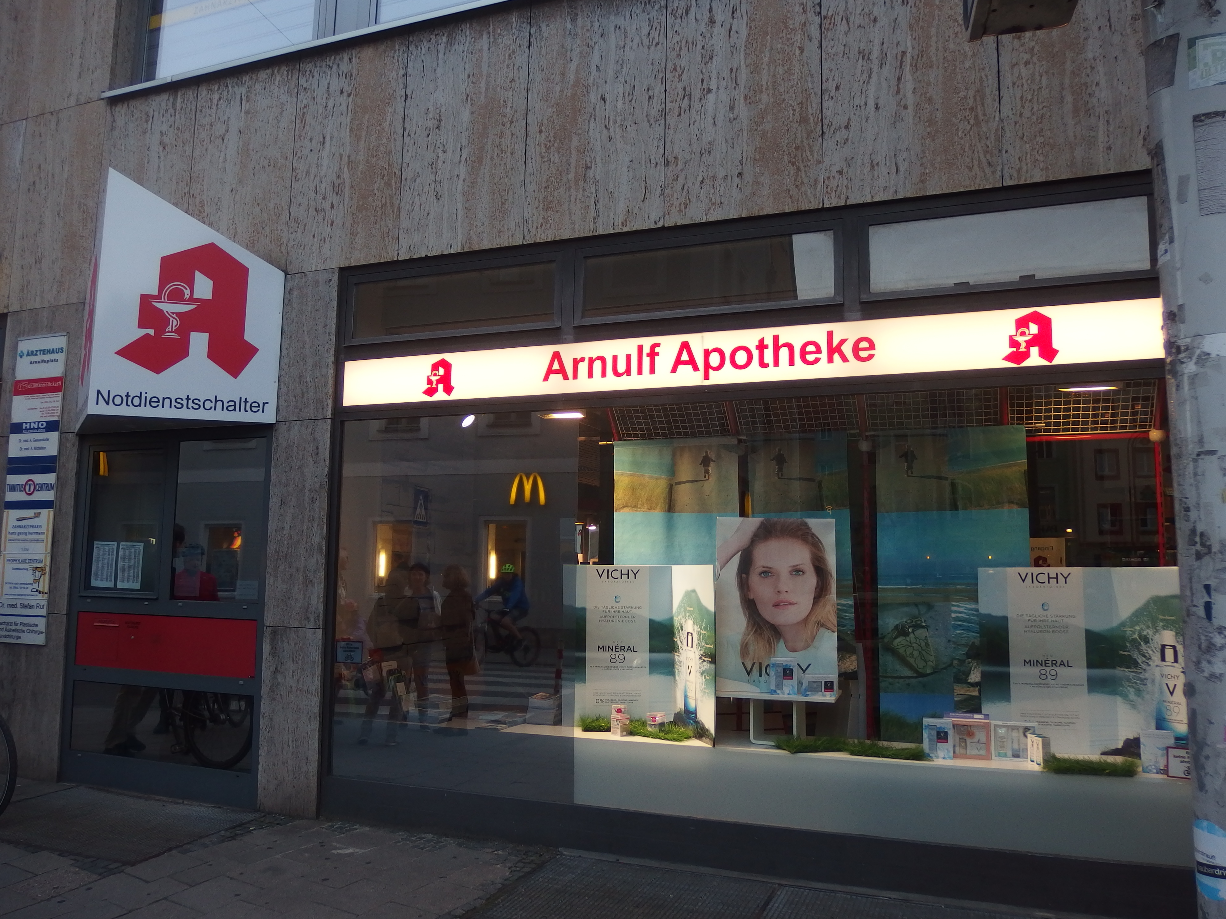 Front zum Arnulfplatz