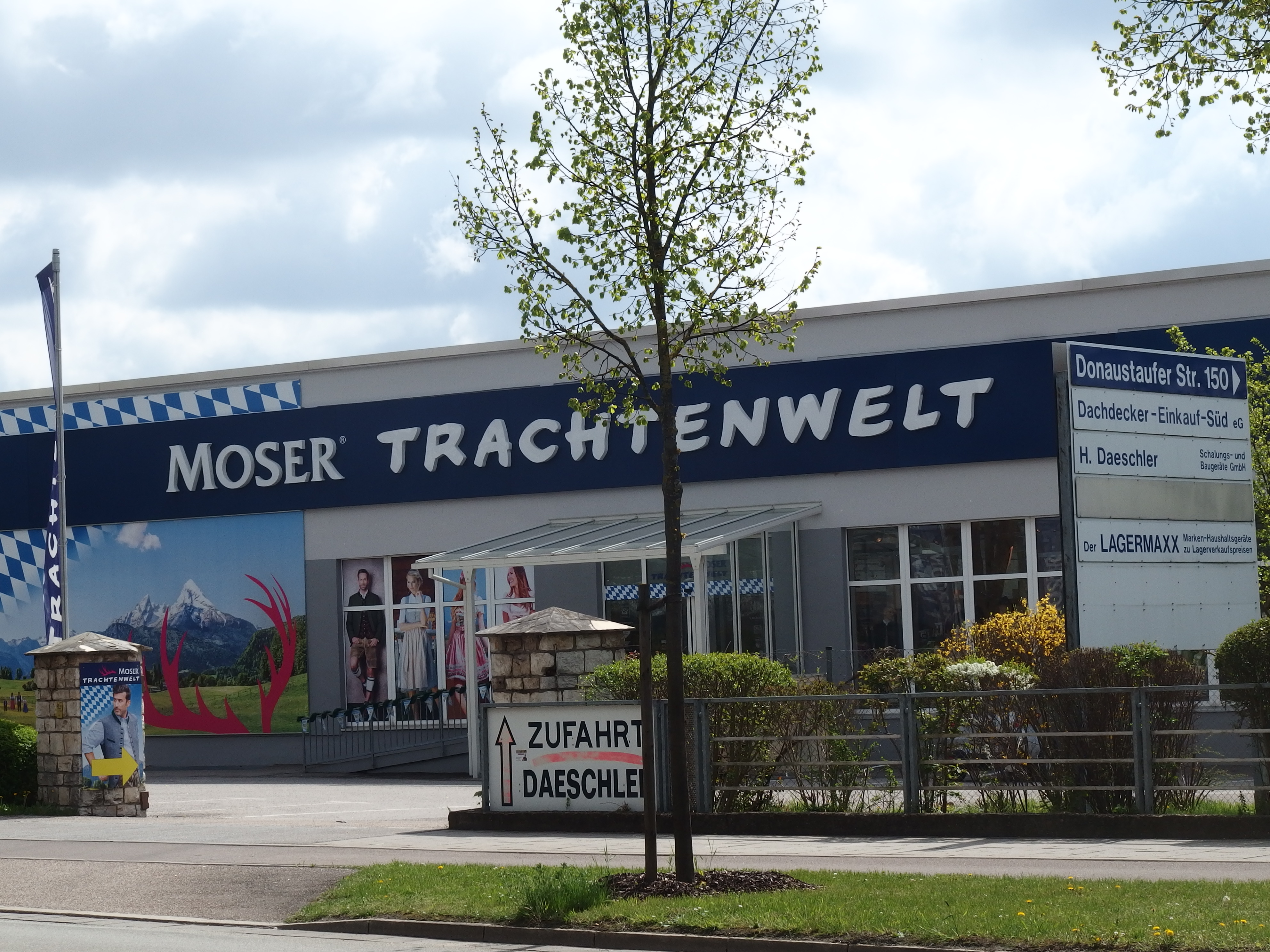 Moser Trachten in der Donaustauferstr. 152