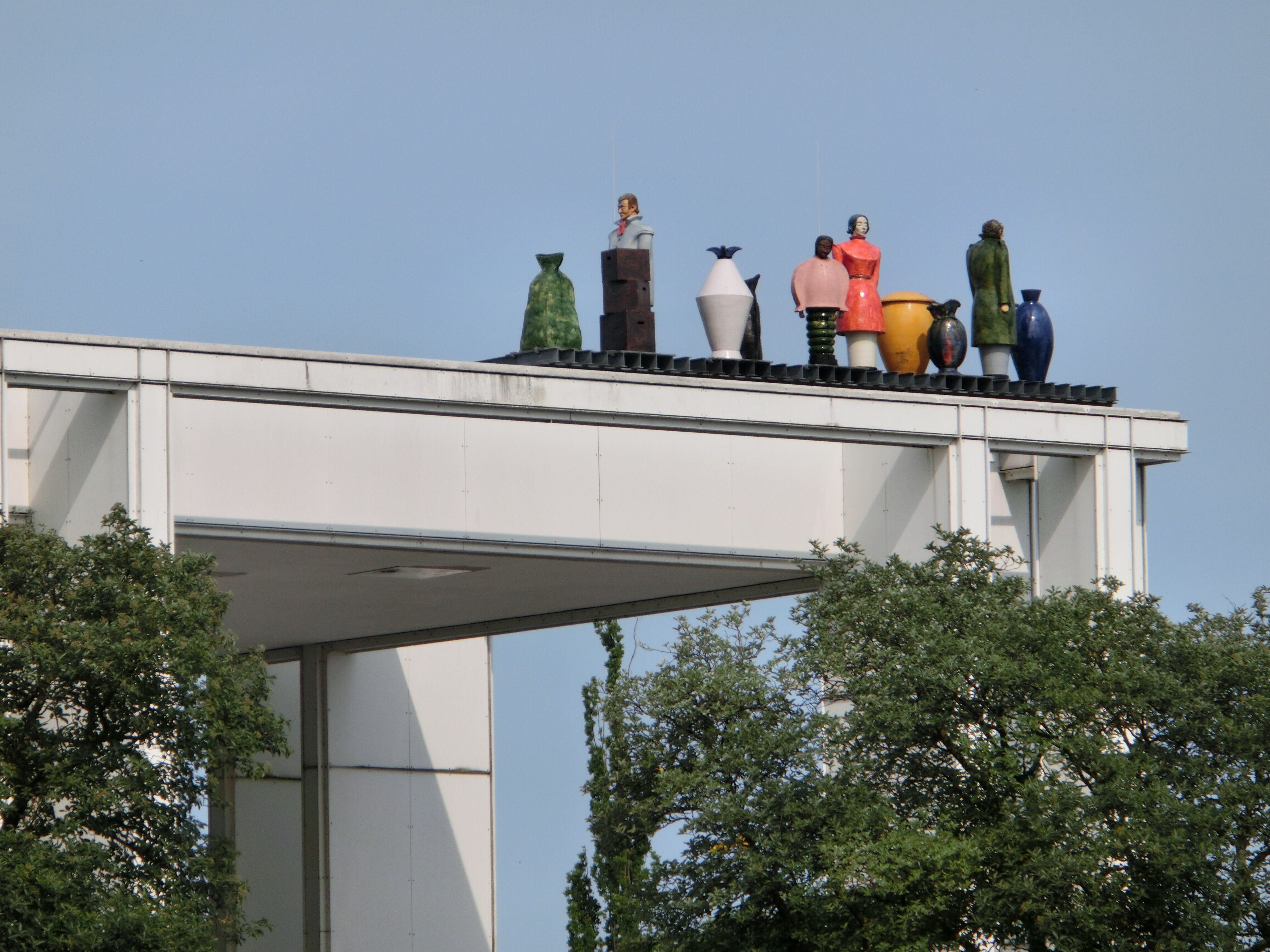 Figuren auf dem Dach