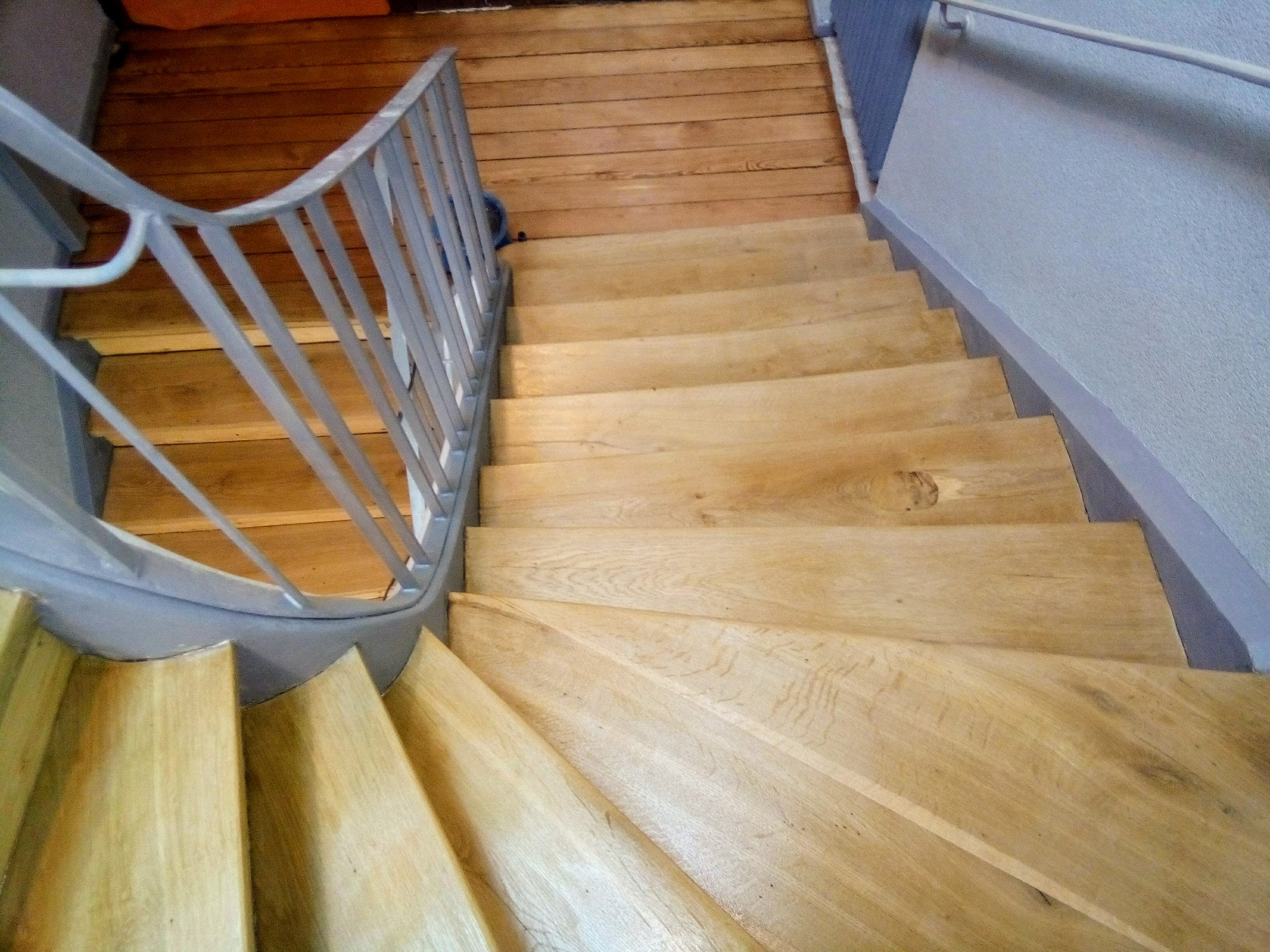 100 Jahre alte Eiche Treppe, von Heldt Parkett Renoviert.