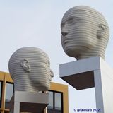 Skulptur »Kopfbewegung - heads, shifting« in Adlershof in Berlin