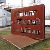 Stahl-Skulptur »Kryptographie« in Adlershof in Berlin