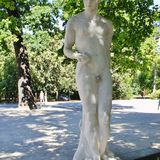 Sandstein-Skulpturen »Adam und Eva« im Tierpark Berlin in Berlin