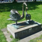 Bronzeskulptur »Zwei Schwäne« in Berlin