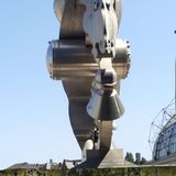 Metall-Skulptur »Rolling Horse« am Hauptbahnhof in Berlin