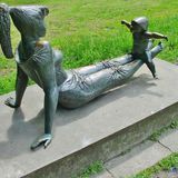Bronze-Skulptur »Geschwister« in Berlin