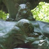 Bronzeskulptur »Löwengruppe« im Großen Tiergarten in Berlin