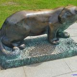 Bronze-Skulptur »Pantherkatze« im Luisenhain in Berlin
