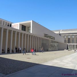 Ziemlich &ouml;de - der Hof zwischen James-Simon-Galerie Berlin und Neuem Museum
