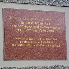 Gedenktafel am Museum aus sowjetischer Zeit