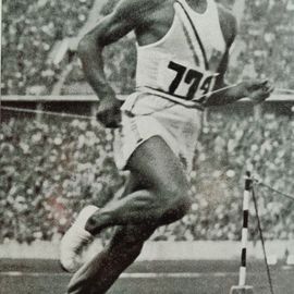 Jesse Owens 1936 im Olympiastadion