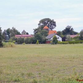 Blick von Süden auf Lichtenow-Dorf mit Kirche