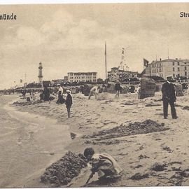Postkarte Anfang 1920er Jahre: Leuchtturm vom Strand aus