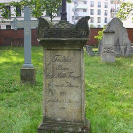 Alter Garnisonfriedhof Berlin - Grab von Friedrich de la Motte Fouque (1777-1843) preußischer Offizier und romantischer Dichter