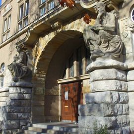 Portal der Wilhelm-Bölsche-Schule in Berlin-Friedrichshagen